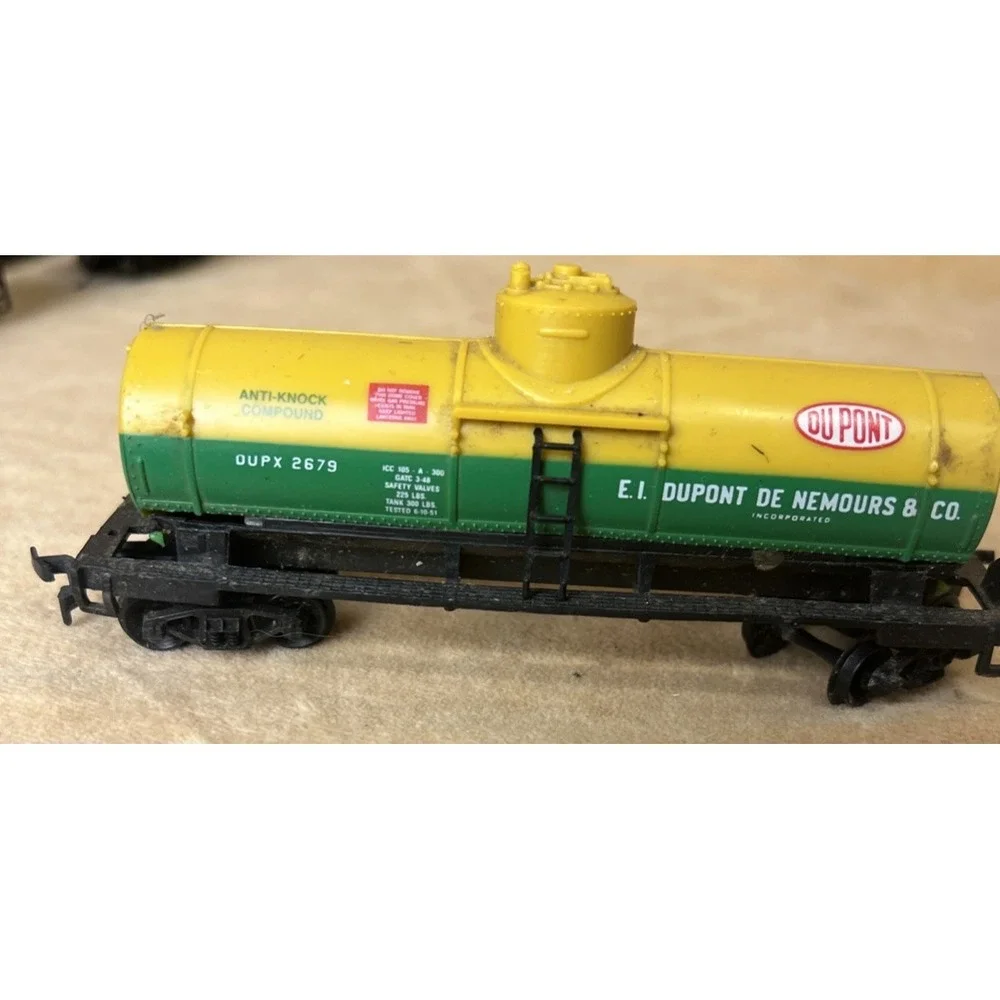 12 Train Cars HO Scale Reading, B&O W.P. Chessie or Flat Baby Ruth DuPont Etc